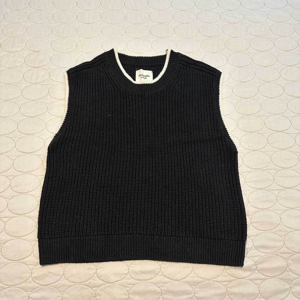 Abercrombie and Fitch Women’s Black Sweater Vest